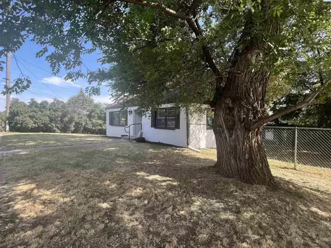 565 NW Cleveland, Pullman, WA 99163 photo 2