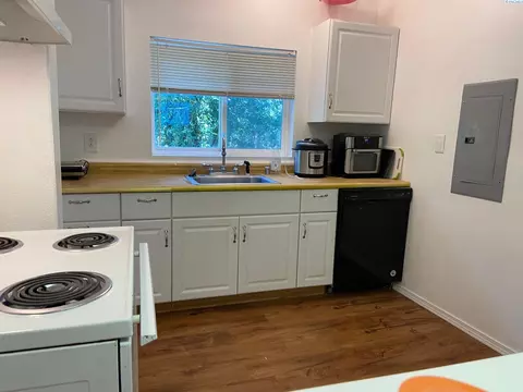 915 NW State St, Pullman, WA 99163 photo 2