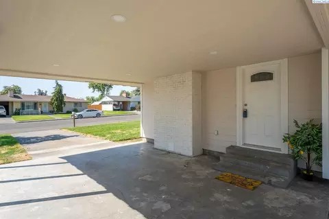 2103 N 18th Dr, Pasco, WA 99301 photo 2