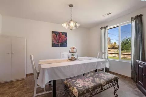 228 N Beech Ave, Pasco, WA 99301 photo 5