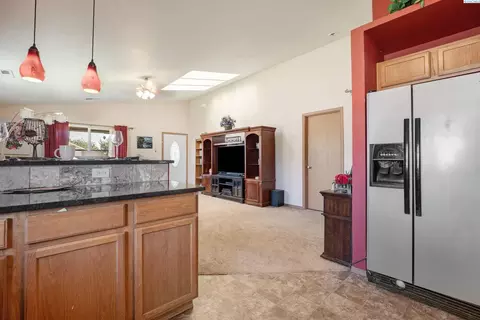 228 N Beech Ave, Pasco, WA 99301 photo 4