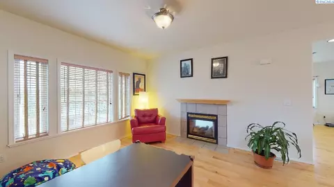 2125 NW Robert St, Pullman, WA 99163 photo 3