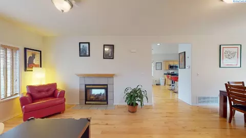 2125 NW Robert St, Pullman, WA 99163 photo 2