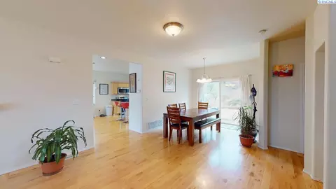 2125 NW Robert St, Pullman, WA 99163 photo 4