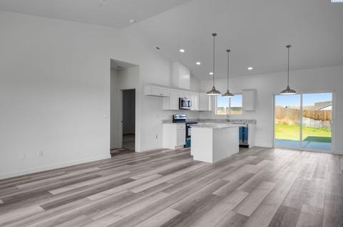 3223 E Helena, Pasco, WA 99301 photo 2