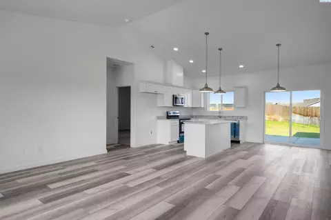 3223 E Helena, Pasco, WA 99301 photo 2