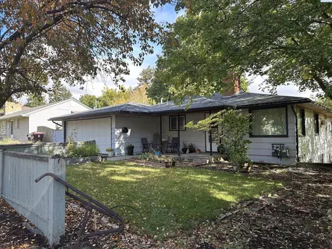 810 NW Charlotte, Pullman, WA 99163 photo 2