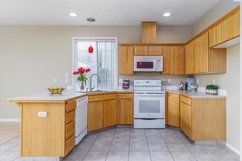 6216 Comiskey Dr, Pasco, WA 99301 photo 4