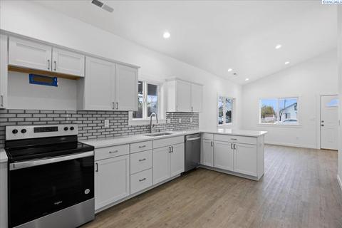 808 S 5th Ave, Pasco, WA 99301 photo 14