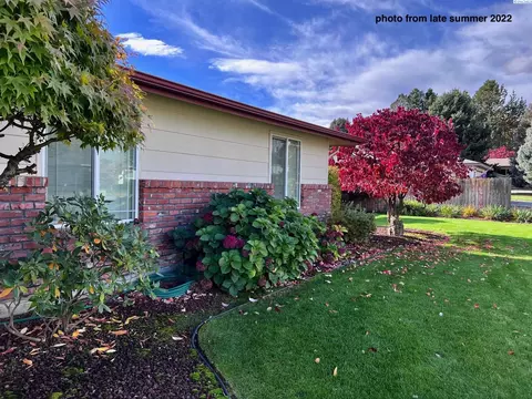 9004 Pooler, Pasco, WA 99301 photo 2