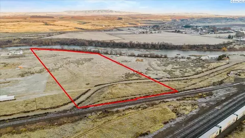Nka N Gibbon Place, Prosser, WA 99350