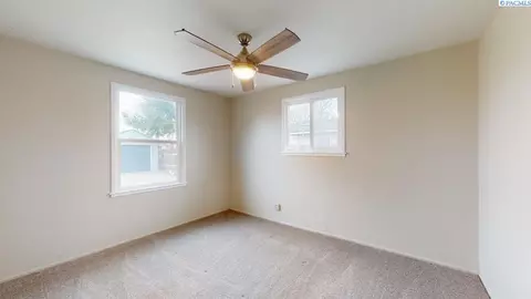 633 E 3rd St, Grandview, WA 98930 photo 14