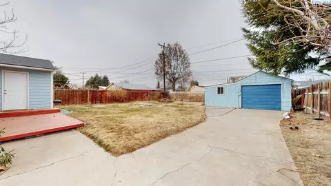 633 E 3rd St, Grandview, WA 98930 photo 19
