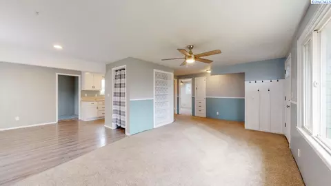633 E 3rd St, Grandview, WA 98930 photo 5
