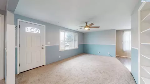 633 E 3rd St, Grandview, WA 98930 photo 3