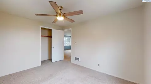 633 E 3rd St, Grandview, WA 98930 photo 15