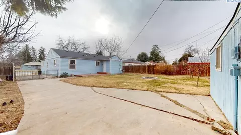 633 E 3rd St, Grandview, WA 98930 photo 17