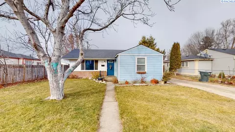 633 E 3rd St, Grandview, WA 98930 photo 1