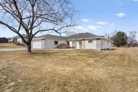 9013 Pooler St, Pasco, WA 99301 photo 2