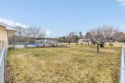 10304 Maple Dr, Pasco, WA 99301 photo 4
