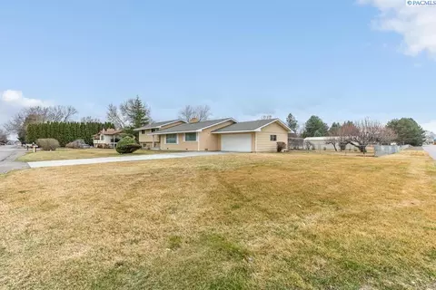 10304 Maple Dr, Pasco, WA 99301 photo 2