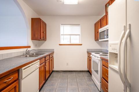 2411 E George St, Pasco, WA 99301 photo 9