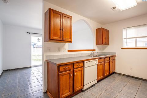 2411 E George St, Pasco, WA 99301 photo 8