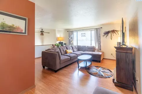 320 NW Dillon St, Pullman, WA 99163 photo 2