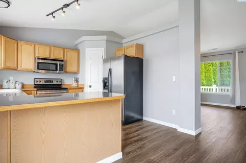 7816 Three Rivers Dr, Pasco, WA 99301 photo 4