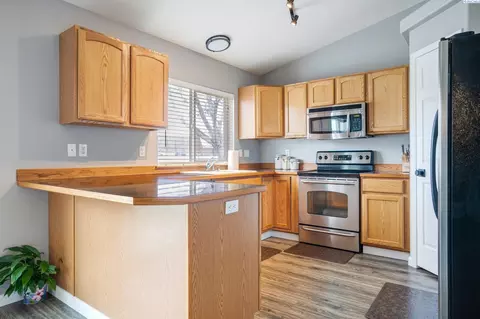 7816 Three Rivers Dr, Pasco, WA 99301 photo 3