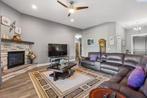 12415 Clark Fork Rd, Pasco, WA 99301 photo 3