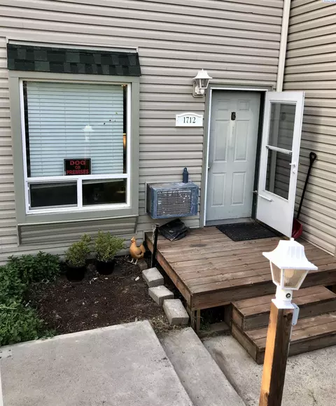 1712 Lamont St, Pullman, WA 99163 photo 2
