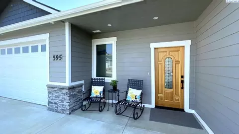 595 SW Cayuse St, Pullman, WA 99163 photo 2