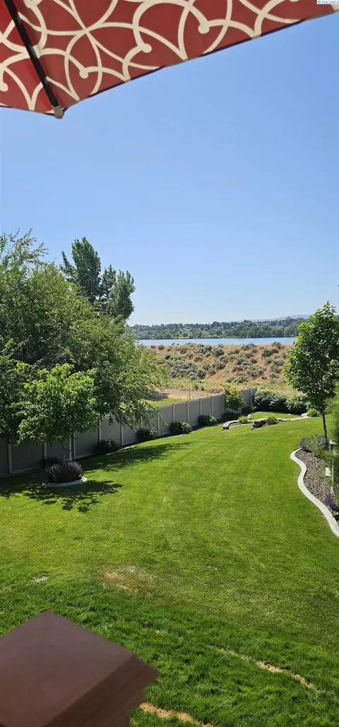 8 Sunflower Ct, Pasco, WA 99301 photo 3
