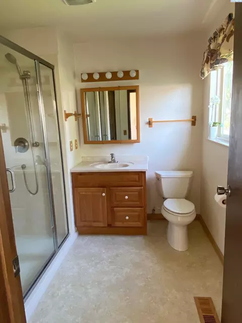 6121 W Melville Rd, Pasco, WA 99301 photo 5