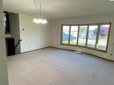 6121 W Melville Rd, Pasco, WA 99301 photo 2