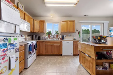 2204 E Alvina St, Pasco, WA 99301 photo 9