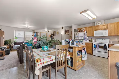 2204 E Alvina St, Pasco, WA 99301 photo 5