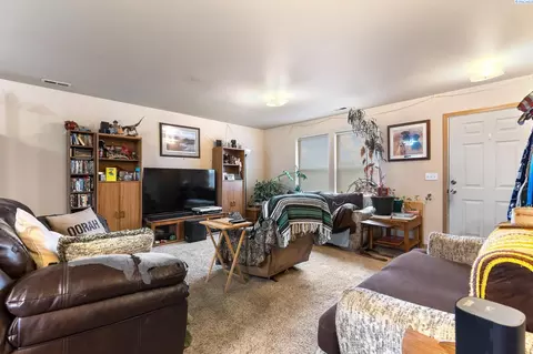 2204 E Alvina St, Pasco, WA 99301 photo 2