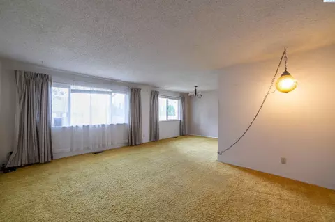 10016 Locust Ln, Pasco, WA 99301 photo 2