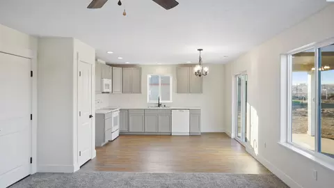 648 E Franklin St, Connell, WA 99326 photo 15
