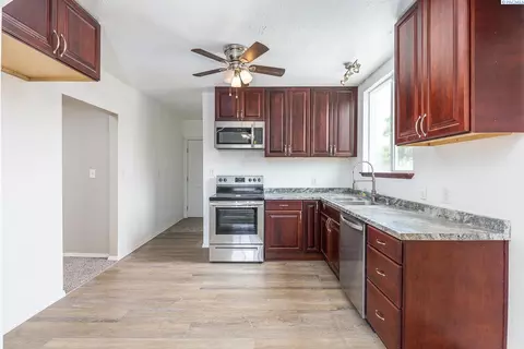 607 E 19th Ave, Kennewick, WA 99337 photo 4