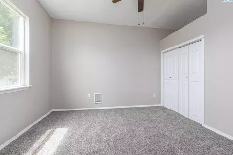 607 E 19th Ave, Kennewick, WA 99337 photo 11