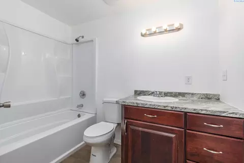 607 E 19th Ave, Kennewick, WA 99337 photo 9