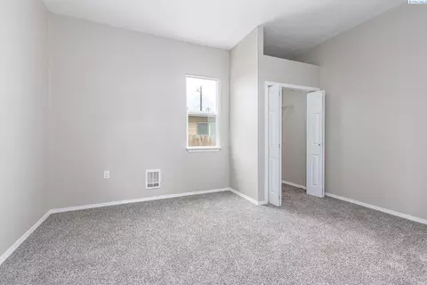 607 E 19th Ave, Kennewick, WA 99337 photo 25