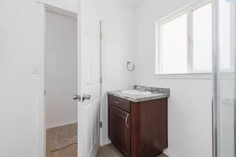 607 E 19th Ave, Kennewick, WA 99337 photo 14