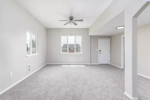 607 E 19th Ave, Kennewick, WA 99337 photo 22