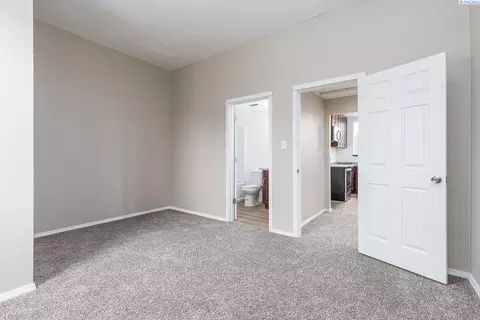 607 E 19th Ave, Kennewick, WA 99337 photo 8