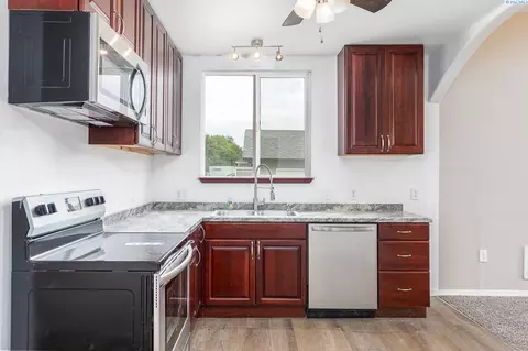 607 E 19th Ave, Kennewick, WA 99337 photo 5