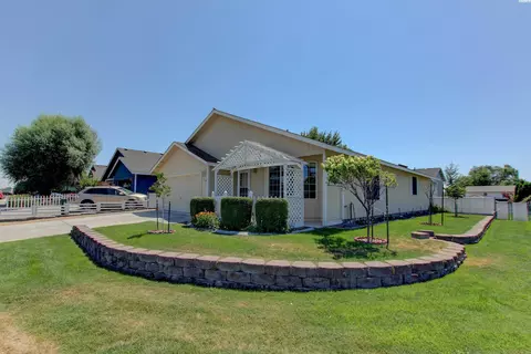 6708 Gehrig Dr, Pasco, WA 99301 photo 1